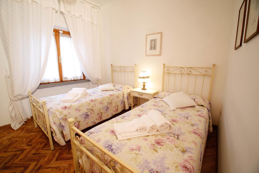Casa Montecuccoli Монтелупо Фиорентино Стая снимка